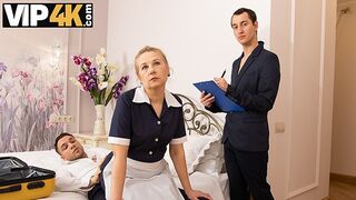 Guest room service with boink with a super-steamy ripe platinum-blonde