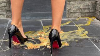 Lama-worshiped nubile shitter in high heel with asmr sound