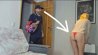 A married gal takes the messenger in her lingerie and drills her!