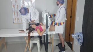 I want the medical squad to smash the patient eyes covered!