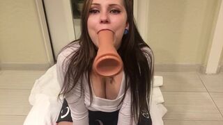 prettykittymiaos deep throats on a fake penis