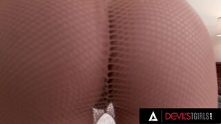 Sizzling-drilling blondie trans Emma Rose in stocking gets her arse