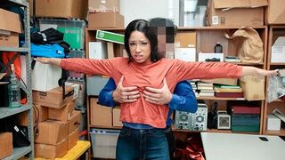 Thief dame gets unwrapped and humped rock-hard