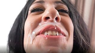 Eloa Lombard's cougar labia opens broad next to a oral job